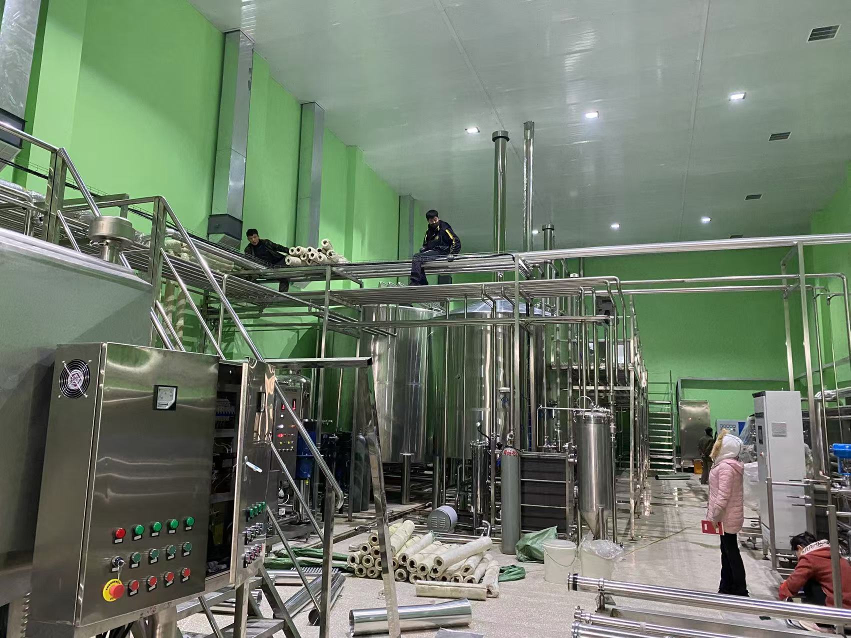霞山精酿啤酒设备厂—精酿啤酒设备制造:传承工艺与创新科技的交融